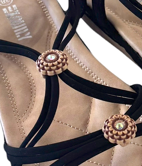 D375 Sandal i sort med blomster pynt