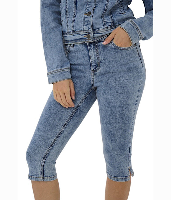 KAFFE Vilma capri jeans i lys blå denim