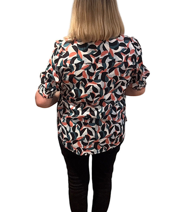 9596 Bluse med smock, red boota