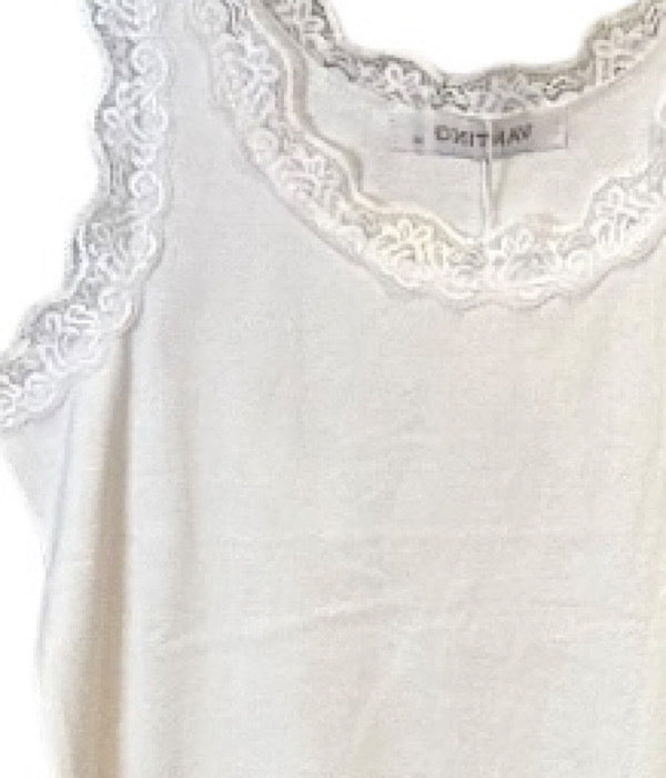 9365 Lace plus top, white