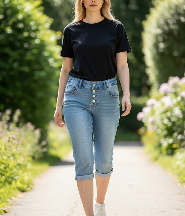 KAROSTAR 2794 knickers i lys denim med knaplukning